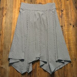 Adorable hound’s tooth pattern swing skirt